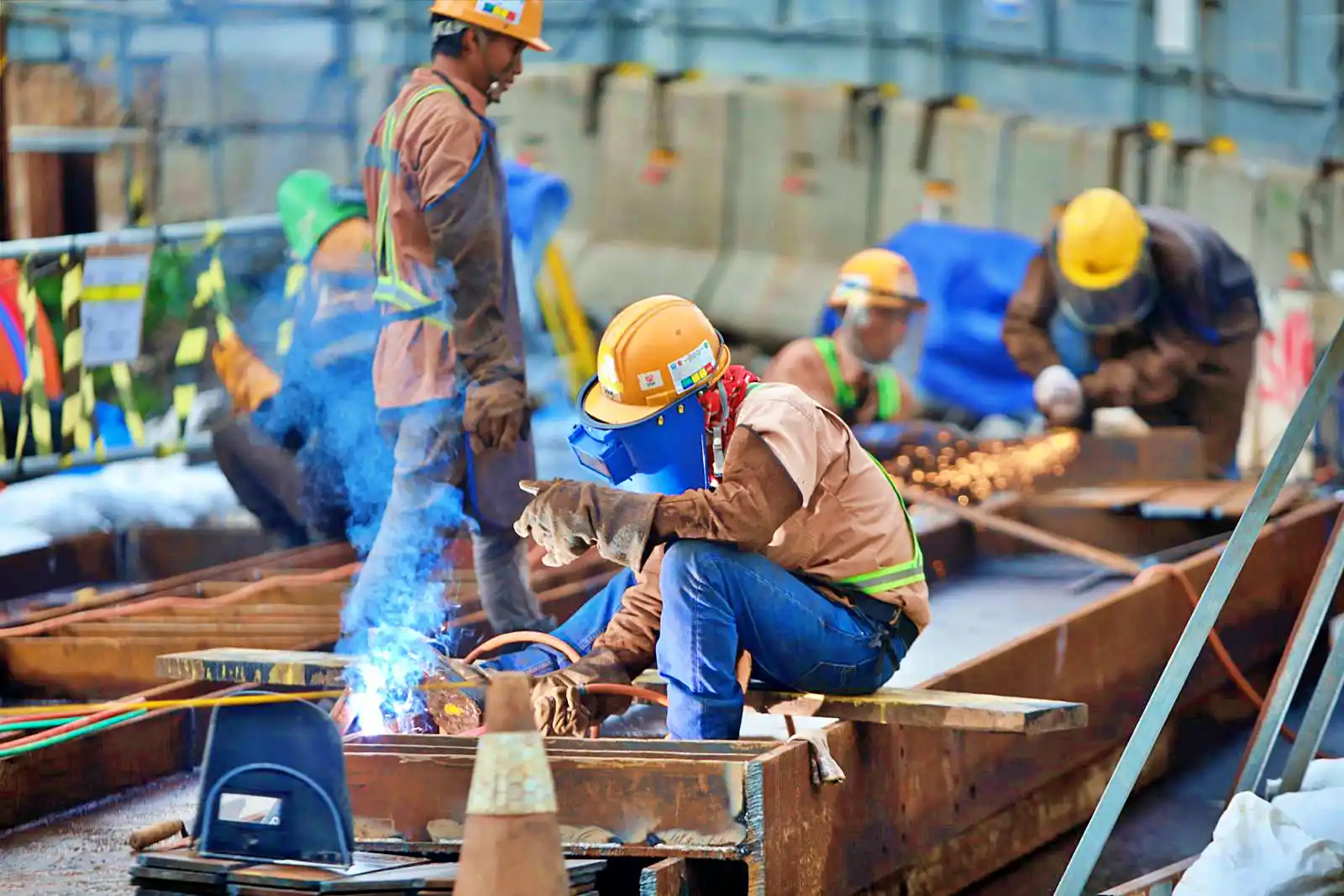 Serapan Tenaga Kerja Menyusut Meski Ekonomi Indonesia Tumbuh